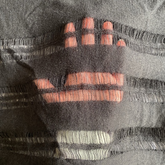 360 Cashmere black v-neck sweater - Picture 9 of 10